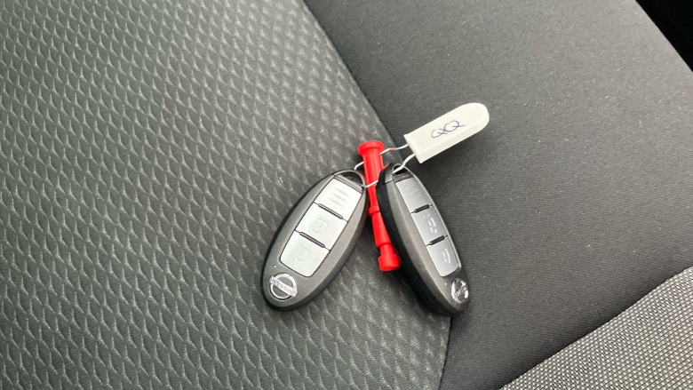 Nissan Qashqai 1.3 DiG-T N-Connecta 5dr [Glass Roof Pack] Petrol Hatchback